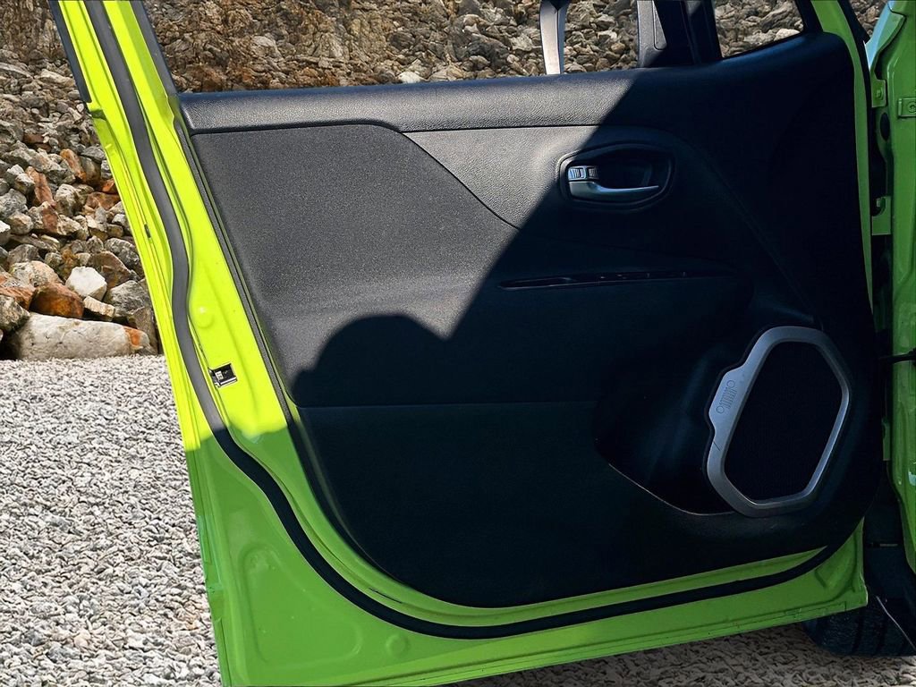 Used 2017 Jeep Renegade Sport image 21