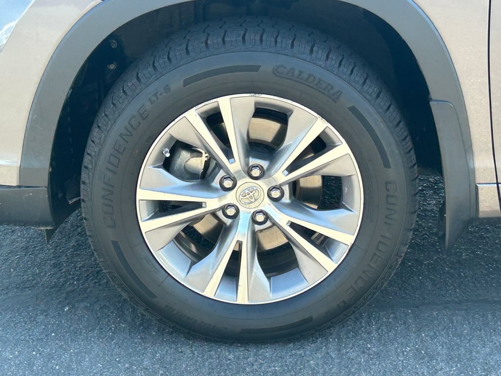 Used 2014 Toyota Highlander XLE AWD/4WD image 13