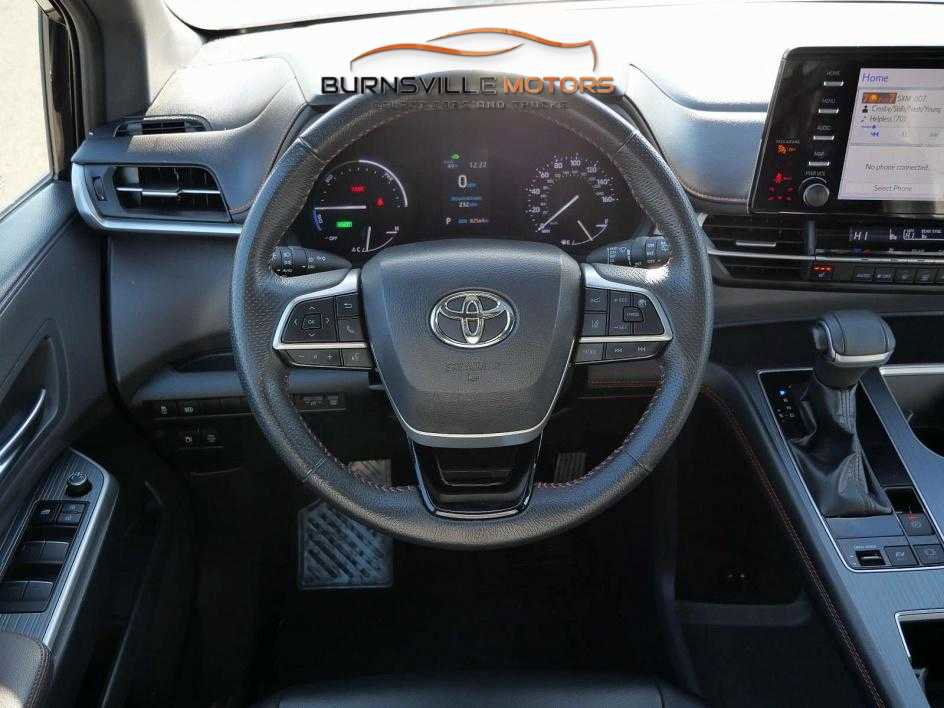 Used 2021 Toyota Sienna XSE image 14