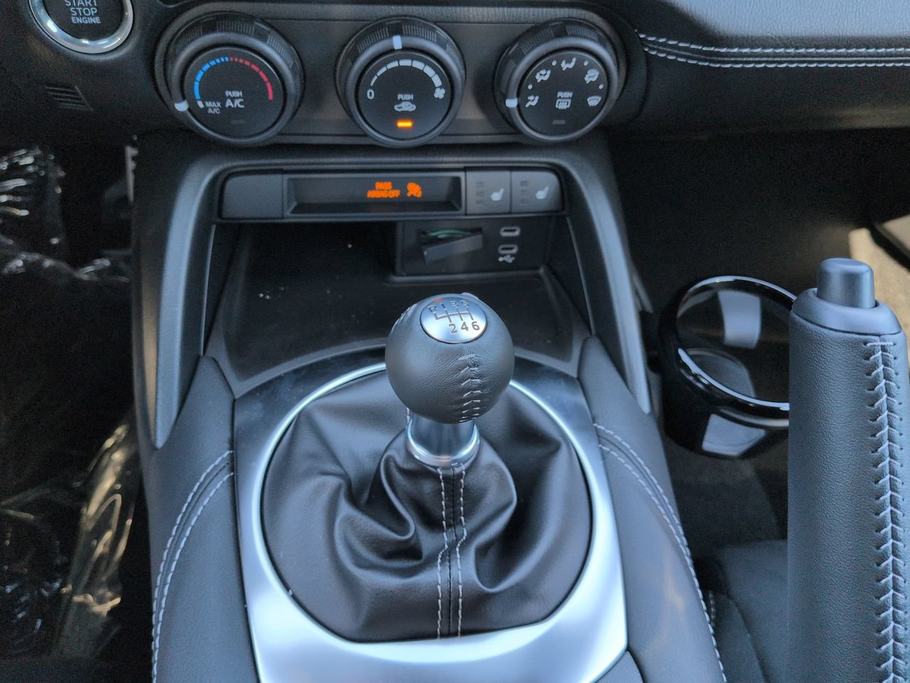 New 2026 MAZDA MX-5 Miata Club w/ Interior Package RWD image 17