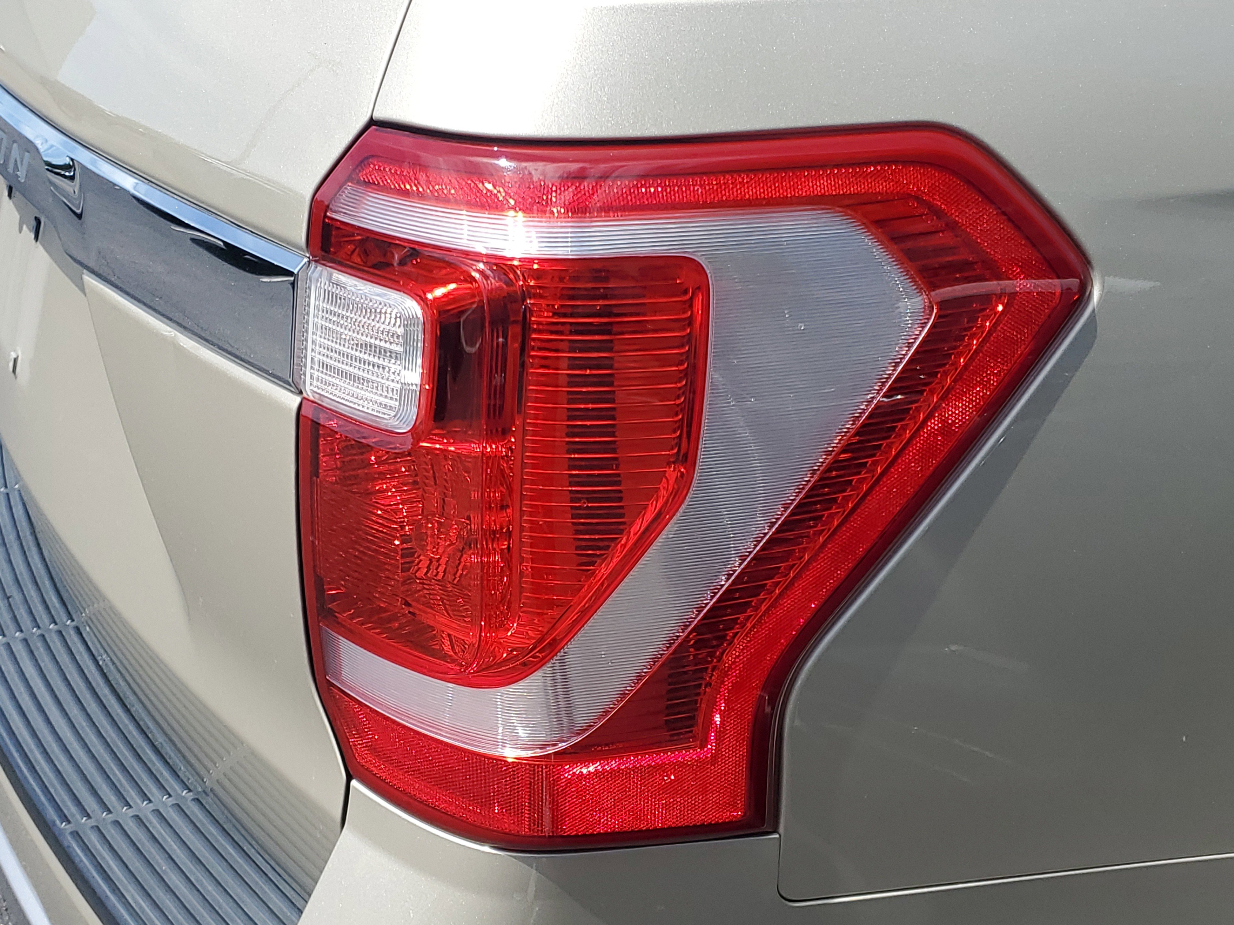 Used 2018 Ford Expedition XLT w/ Equipment Group 202A image 9