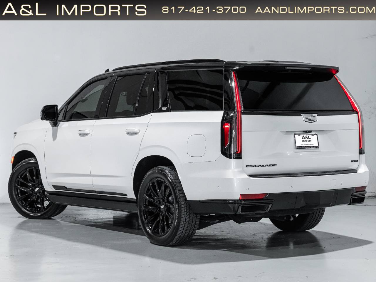 Used 2024 Cadillac Escalade Sport Platinum w/ LPO, ONYX Package AWD/4WD image 3