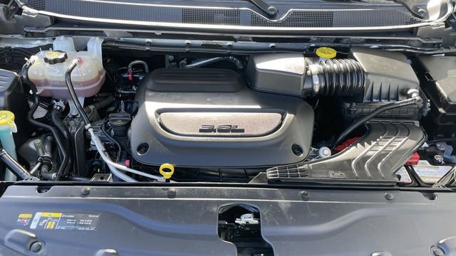 Used 2023 Chrysler Voyager LX image 25