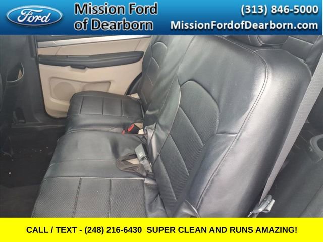 Used 2019 Ford Explorer XLT image 3
