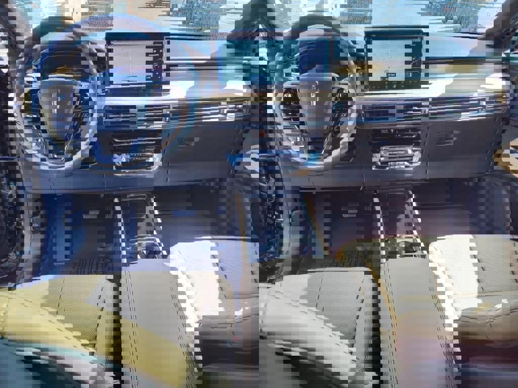 New 2023 Lincoln Corsair Reserve w/ Equipment Group 202A image 35