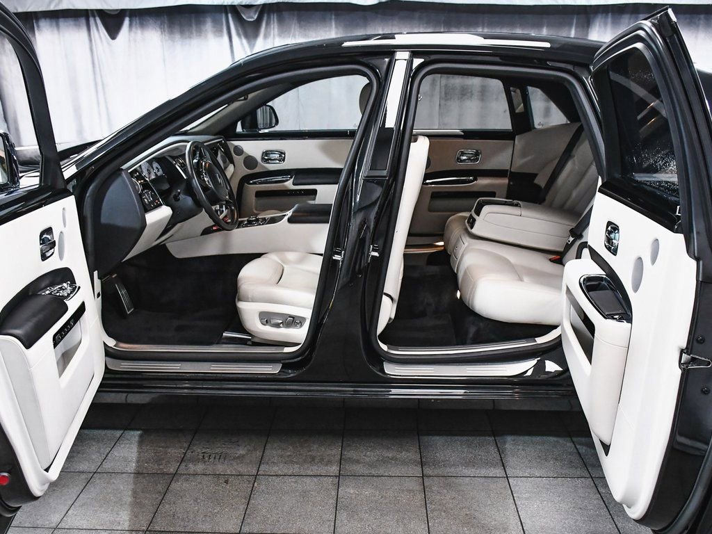 Used 2018 Rolls-Royce Ghost image 13