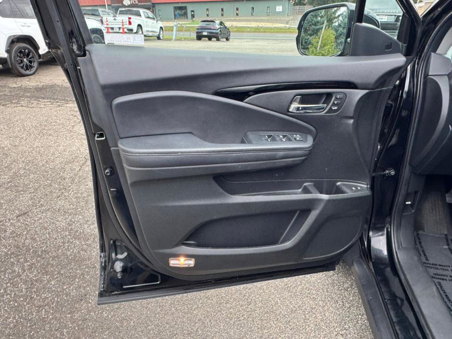 Used 2022 Honda Pilot Touring image 13