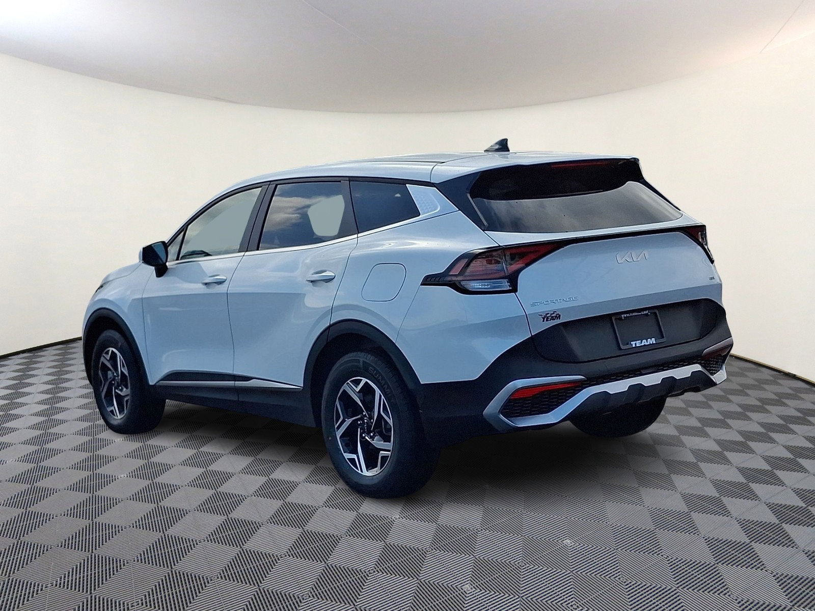 Used 2023 Kia Sportage LX image 4