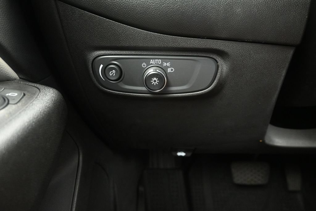 Used 2021 Chevrolet Equinox LS w/ LS Convenience Package FWD image 24