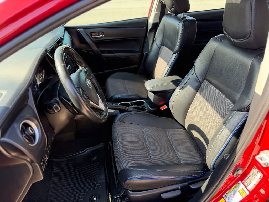 Used 2017 Toyota Corolla SE w/ SE Premium Package image 16