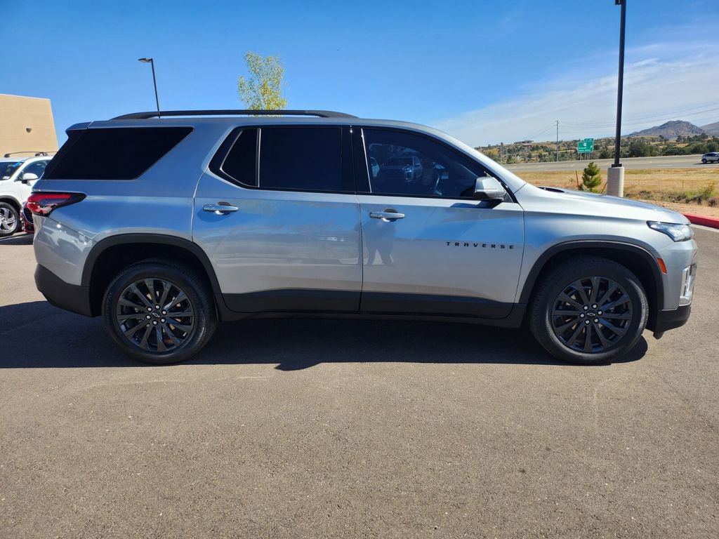 Used 2023 Chevrolet Traverse RS image 3