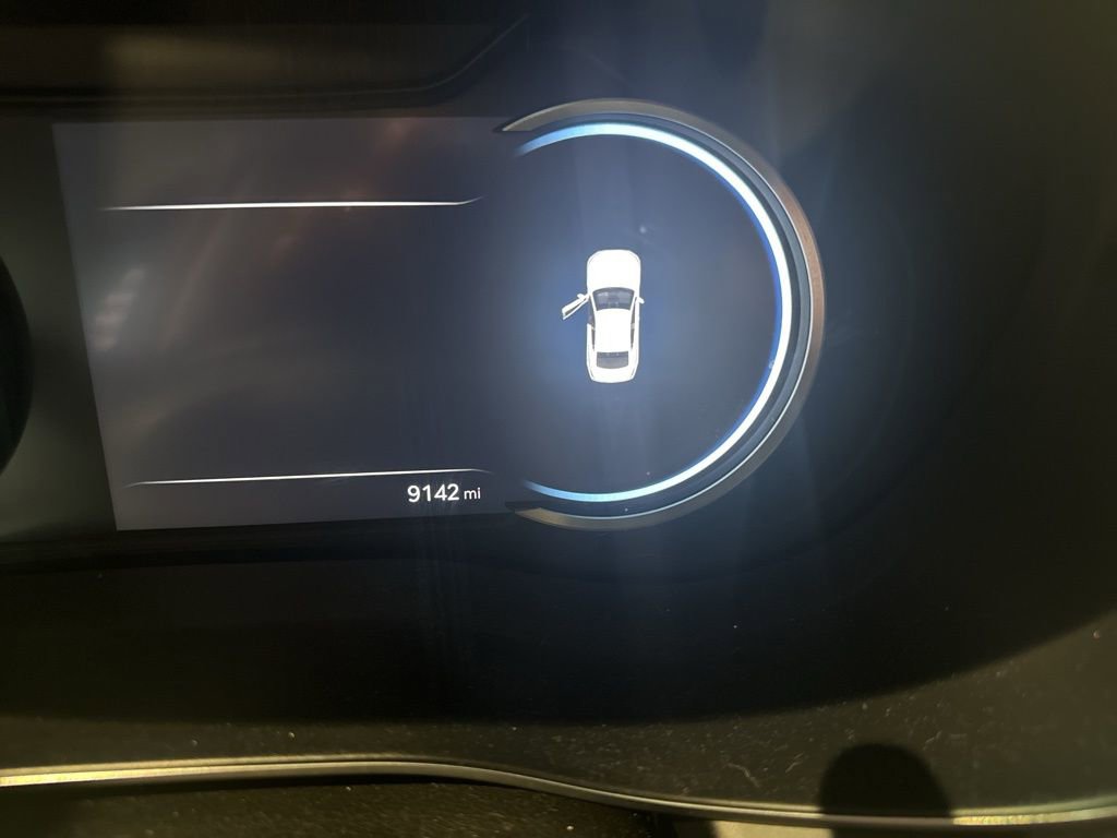 Used 2023 Genesis G70 2.0T image 1