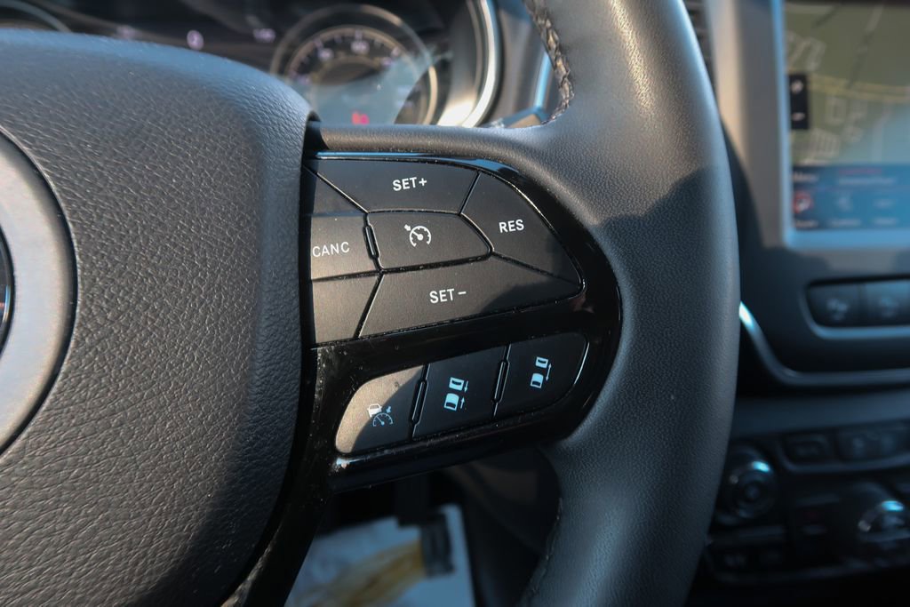 Used 2023 Jeep Cherokee Altitude Lux image 28