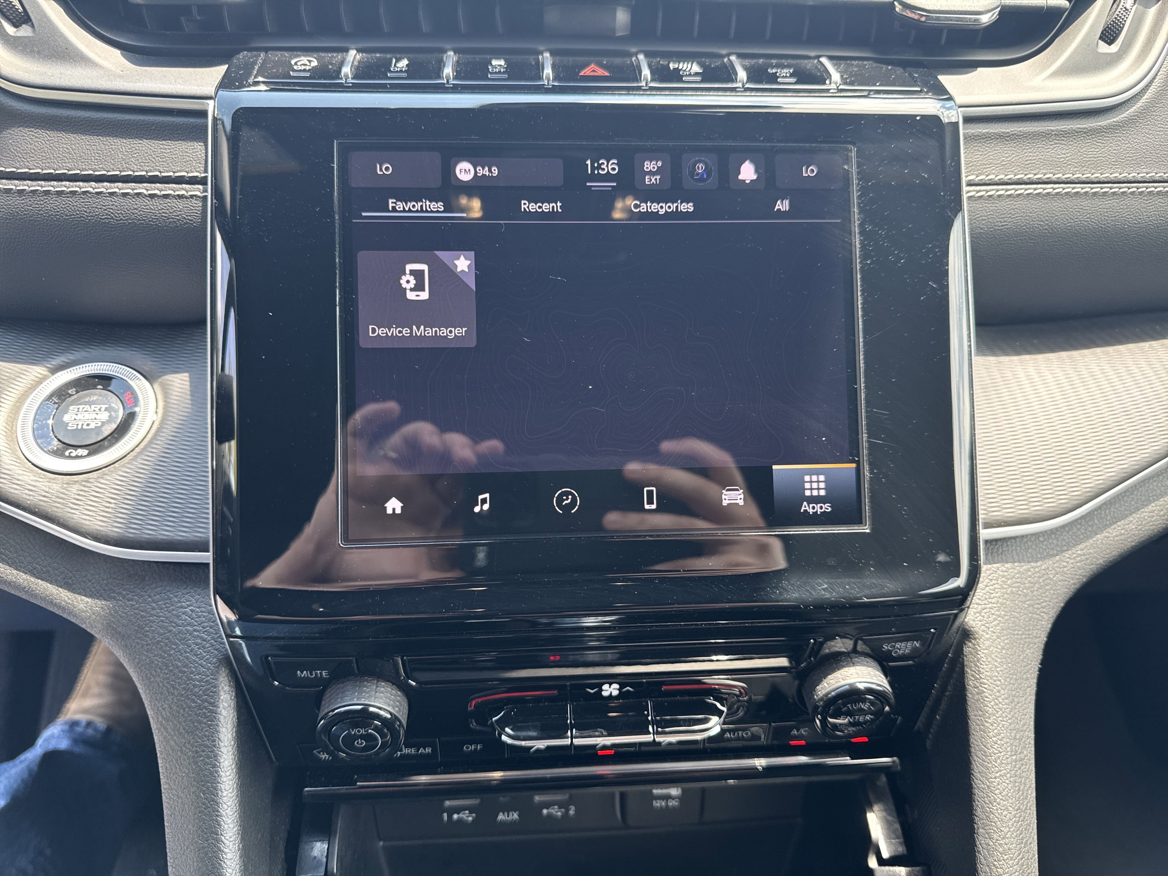 Used 2024 Jeep Grand Cherokee Laredo image 18