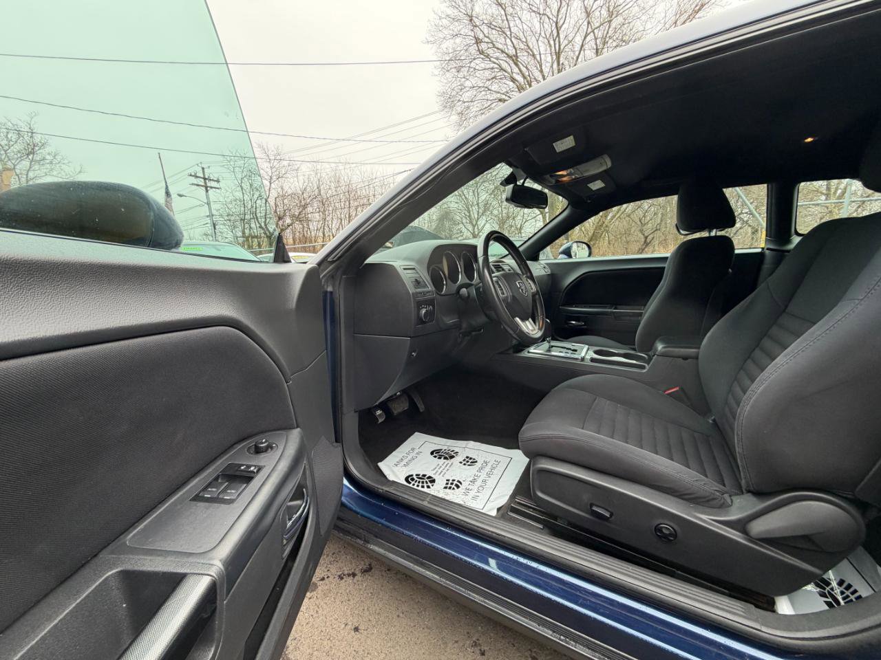 Used 2014 Dodge Challenger SXT image 19