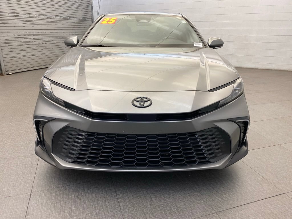 Used 2025 Toyota Camry SE w/ Convenience Package FWD image 3
