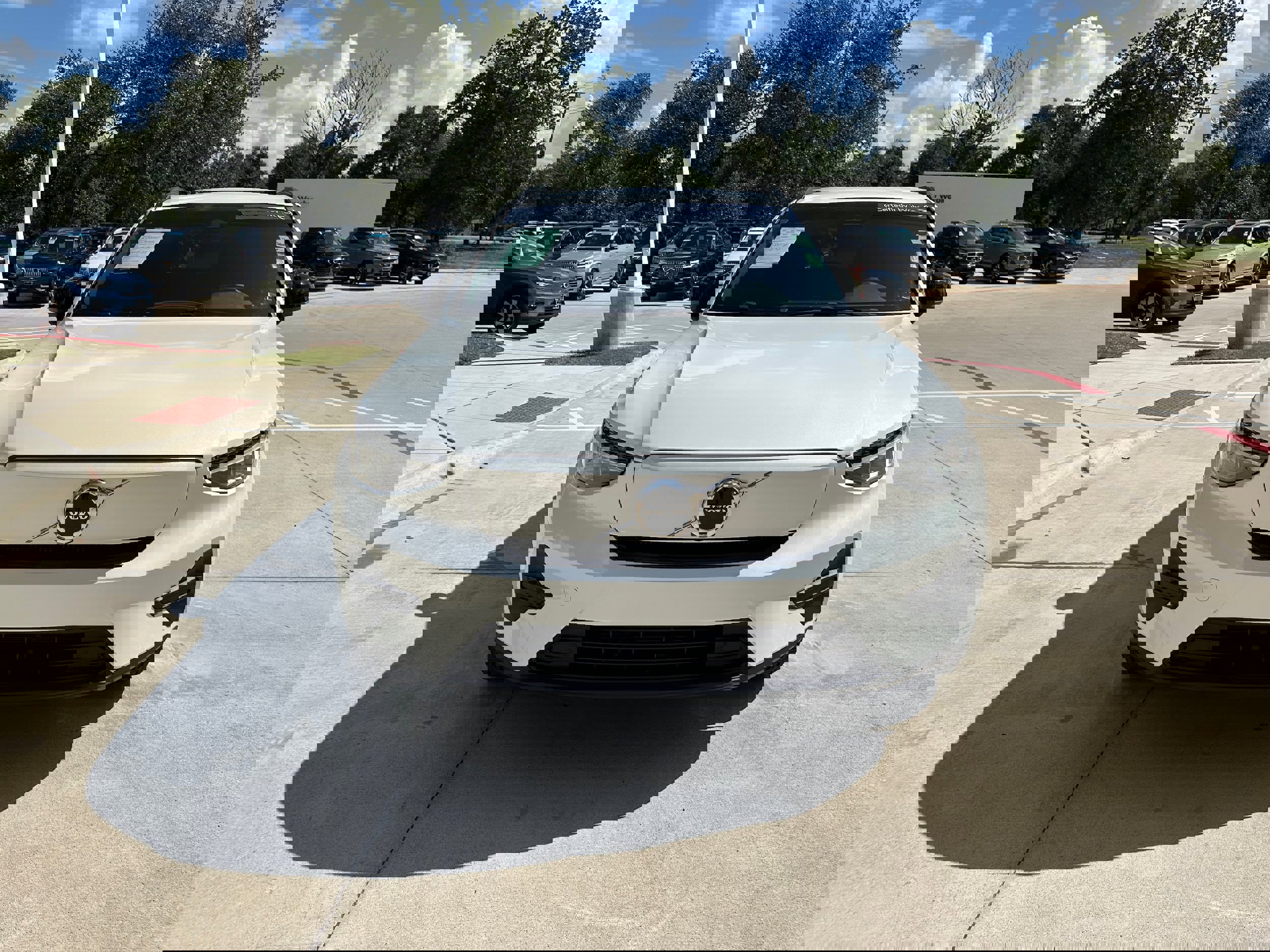 Used 2025 Volvo EX40 Core image 9