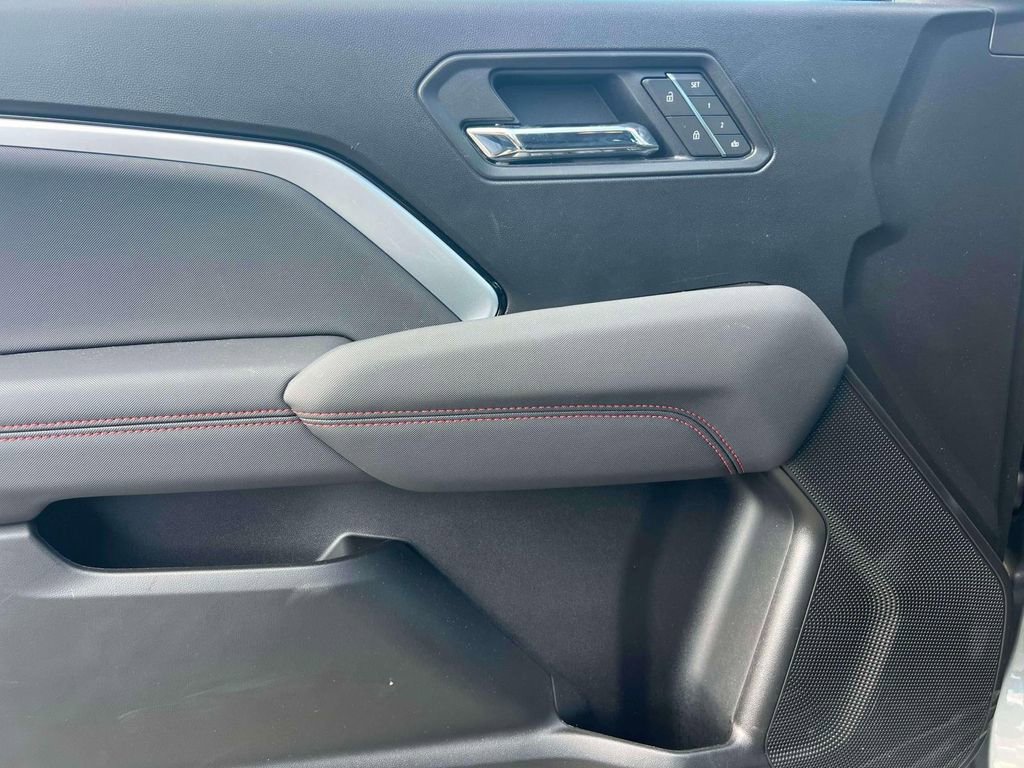 Used 2025 Chevrolet Colorado Z71 w/ Technology Package image 19