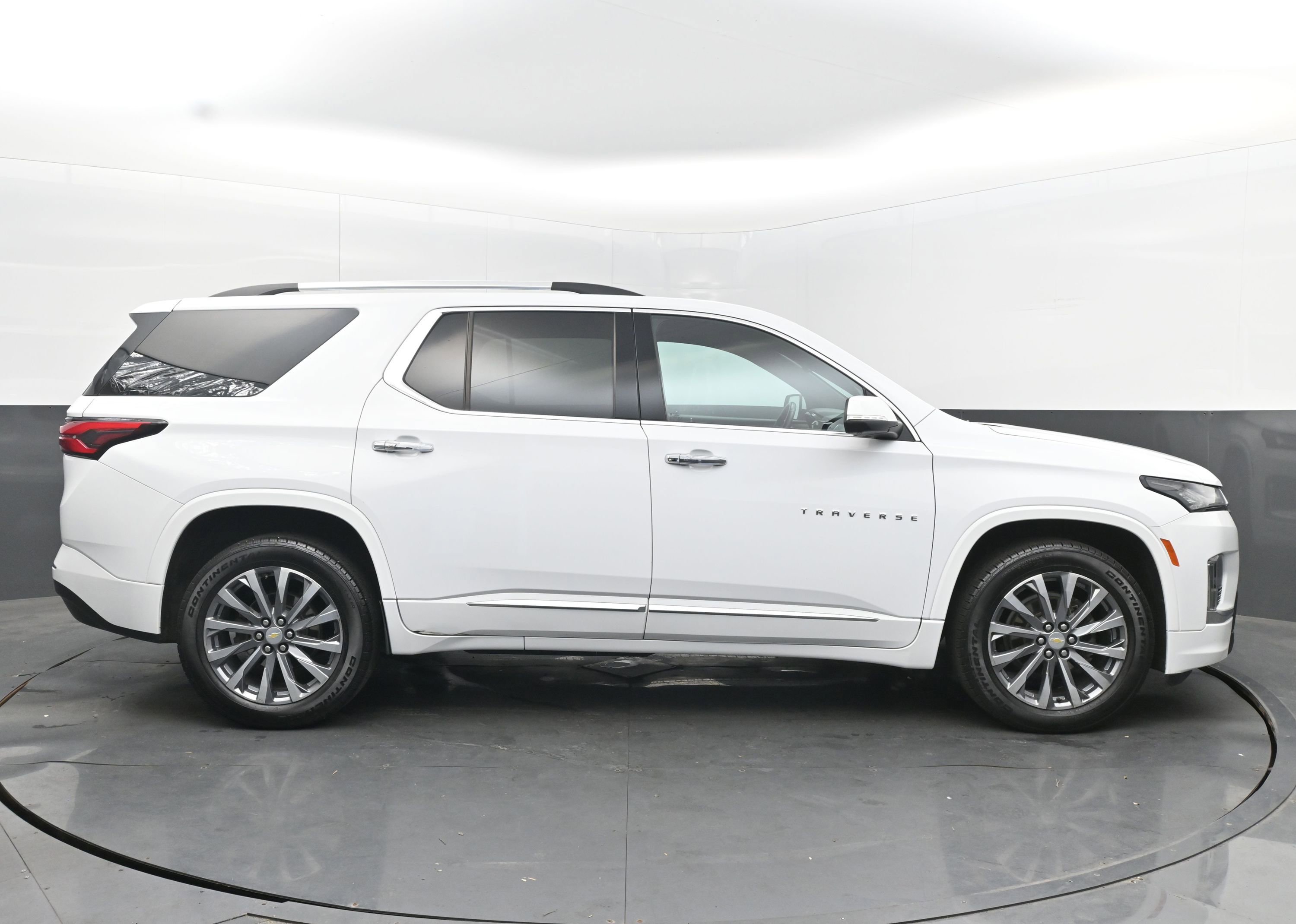 Used 2023 Chevrolet Traverse Premier image 10