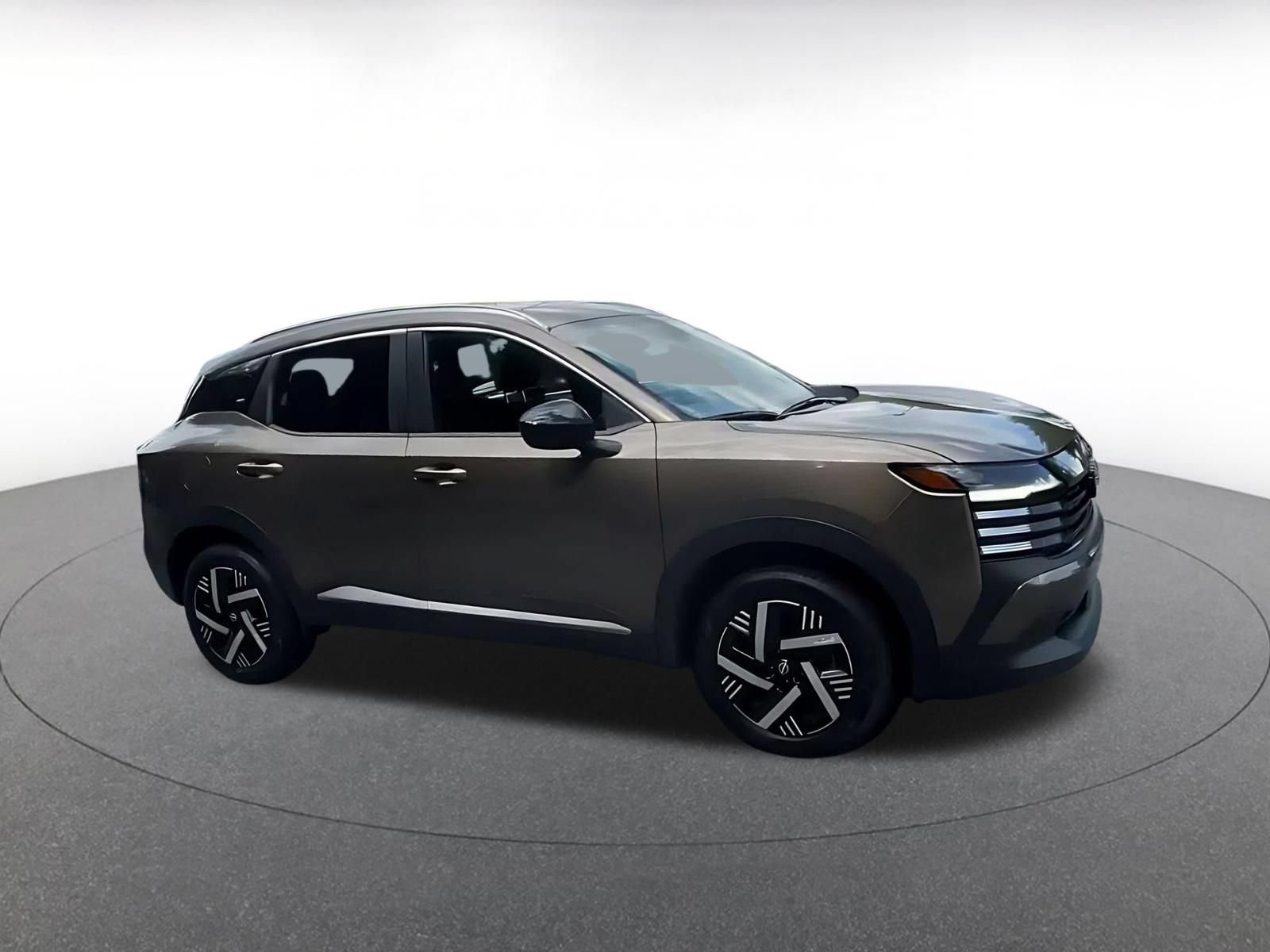 Used 2026 Nissan Kicks SV w/ Cold Weather Package FWD image 2