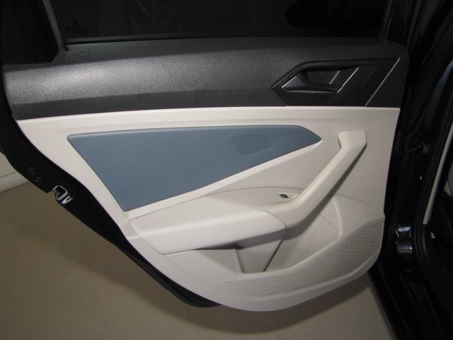 Used 2025 Volkswagen Jetta SE FWD image 13