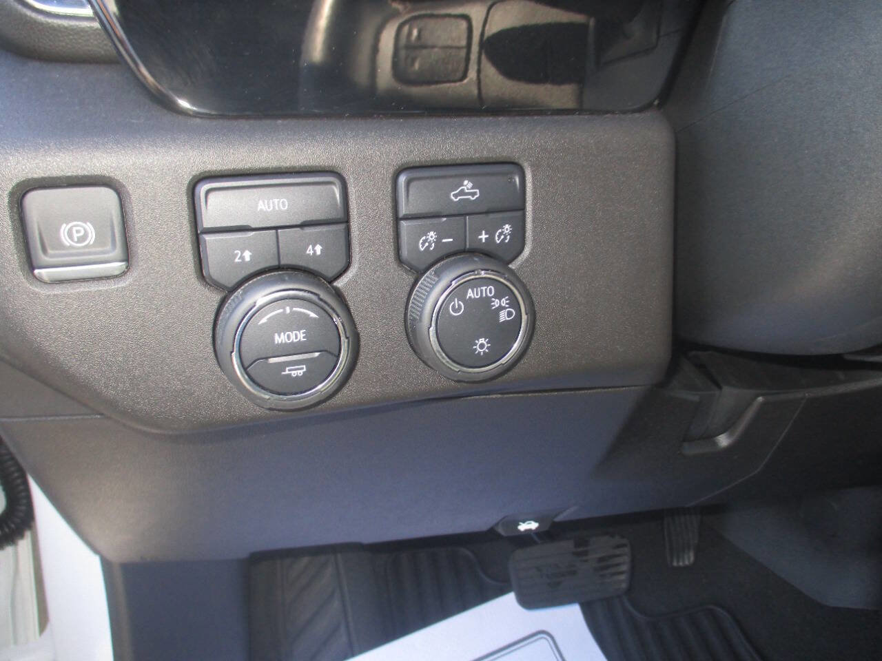 Used 2024 Chevrolet Silverado 1500 LT AWD/4WD image 15