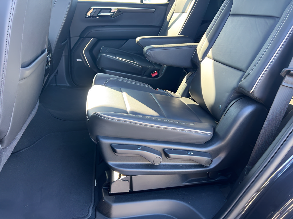 Used 2025 Chevrolet Tahoe Premier RWD image 12