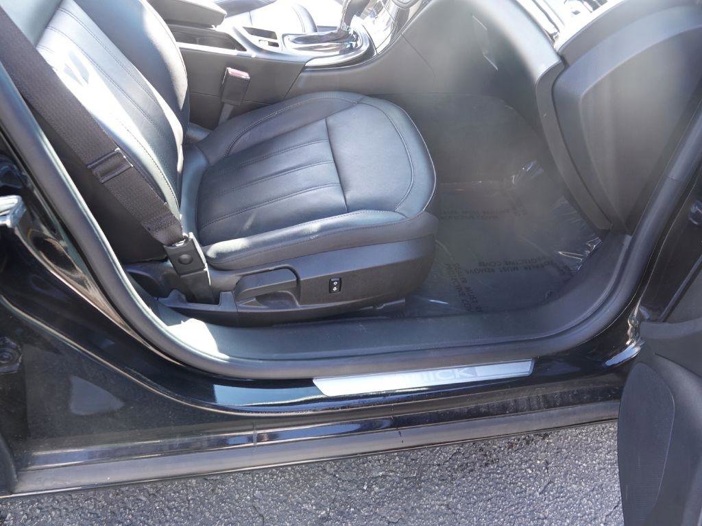 Used 2017 Buick Regal Sport Touring image 35