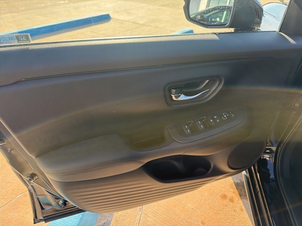 Certified 2025 Honda HR-V LX image 6