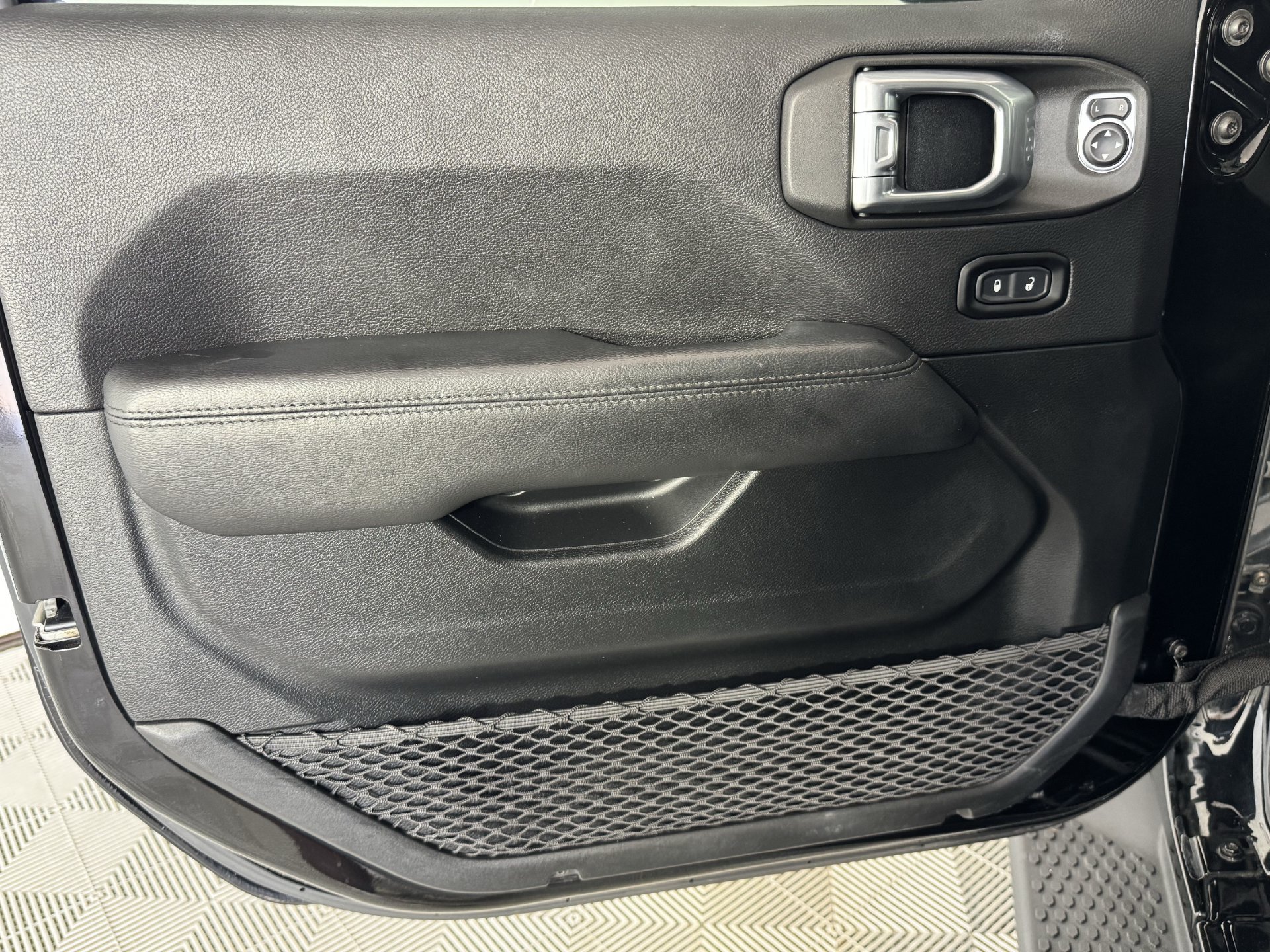 Used 2020 Jeep Wrangler Unlimited Sahara AWD/4WD image 11