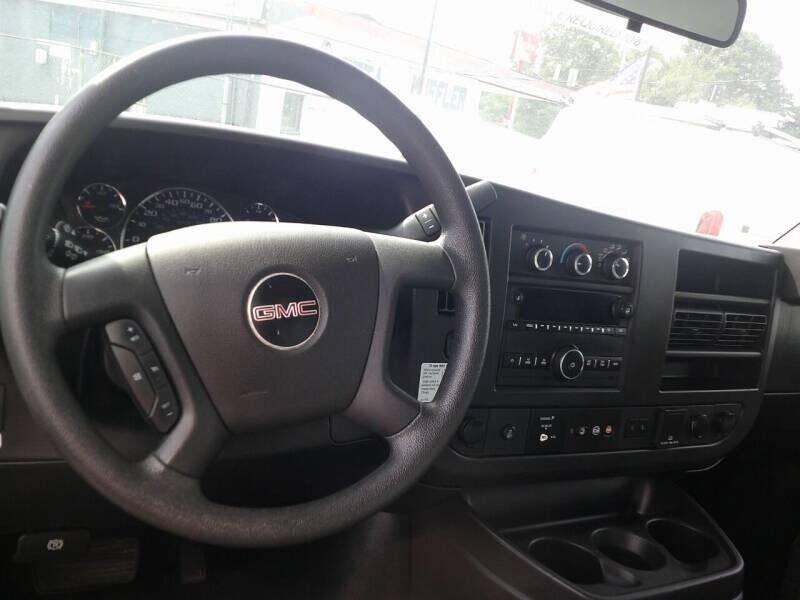 Used 2021 GMC Savana 3500 Extended w/ Power Convenience Package RWD image 8