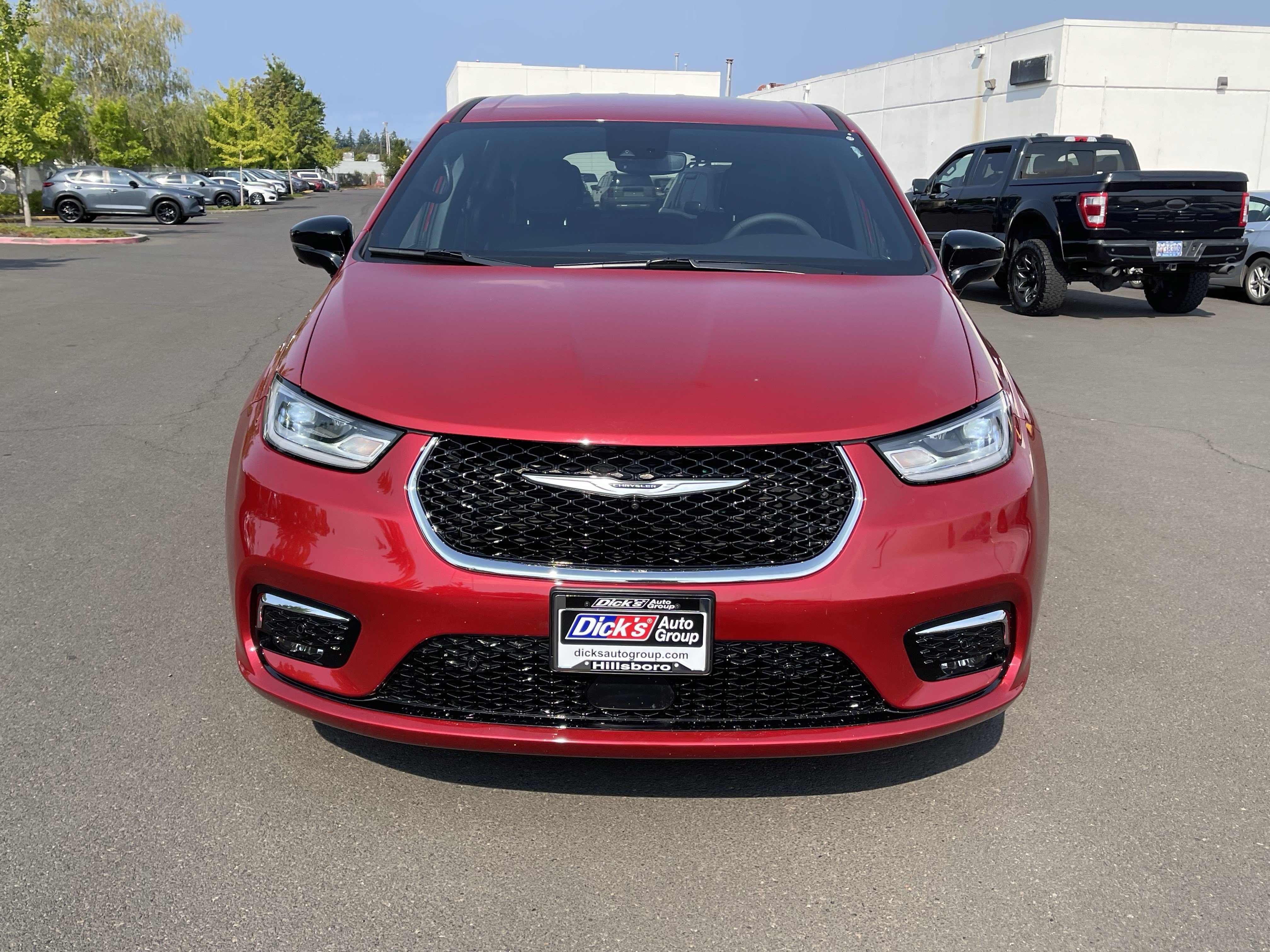 Used 2025 Chrysler Pacifica Select AWD/4WD image 8