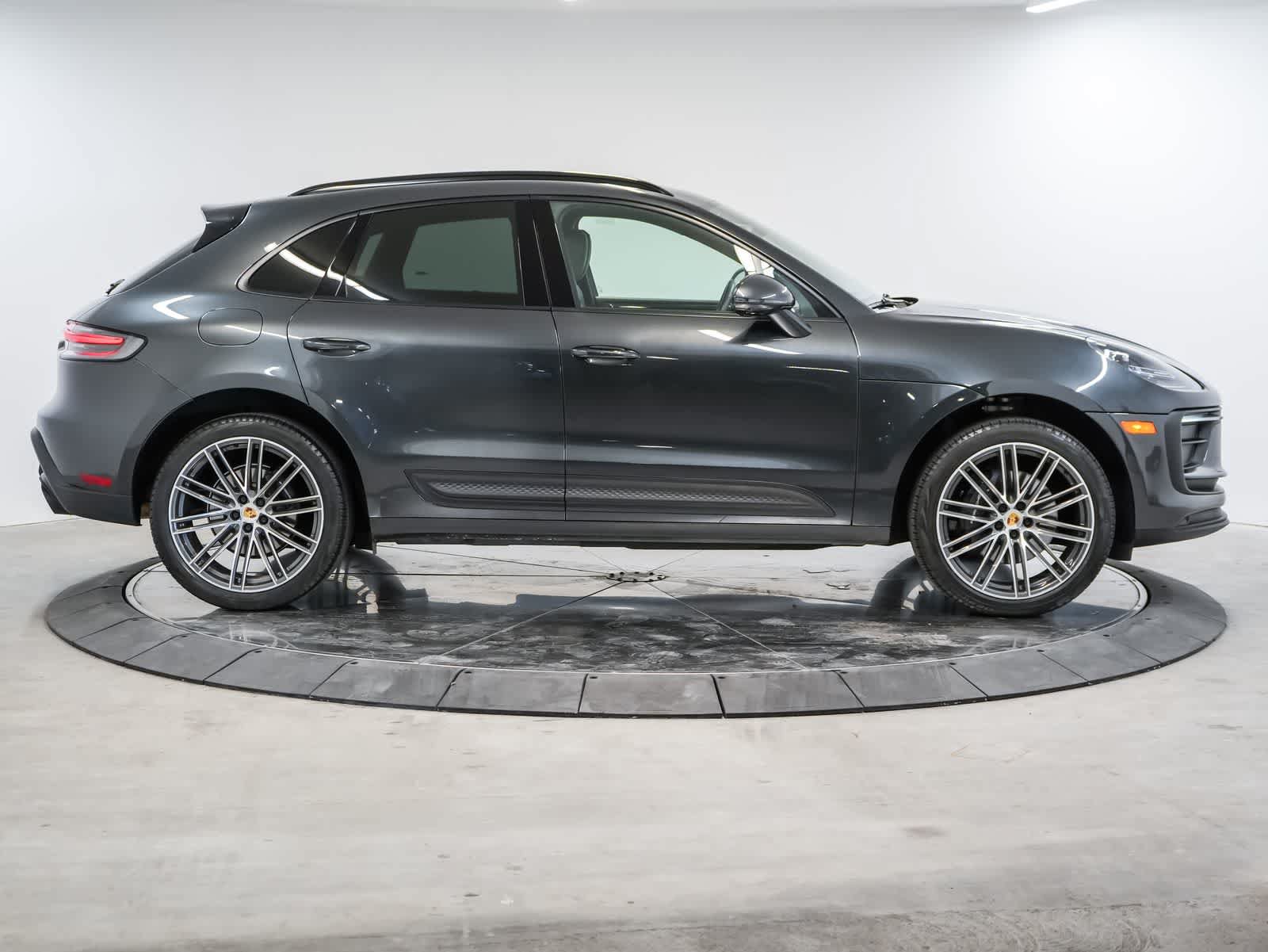 Certified 2024 Porsche Macan AWD/4WD image 8