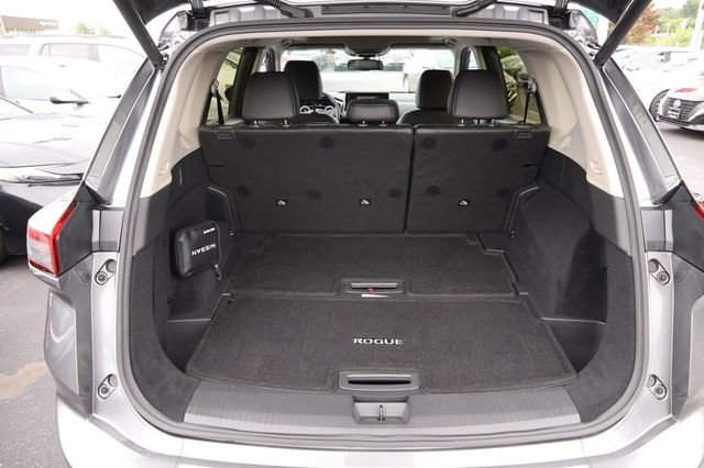 Certified 2025 Nissan Rogue SL w/ SL Premium Package AWD/4WD image 7