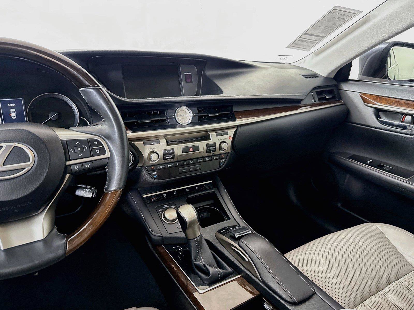 Used 2017 Lexus ES 350 w/ Luxury Package FWD image 35