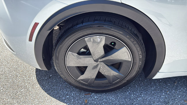 Used 2024 Toyota Prius LE FWD image 11