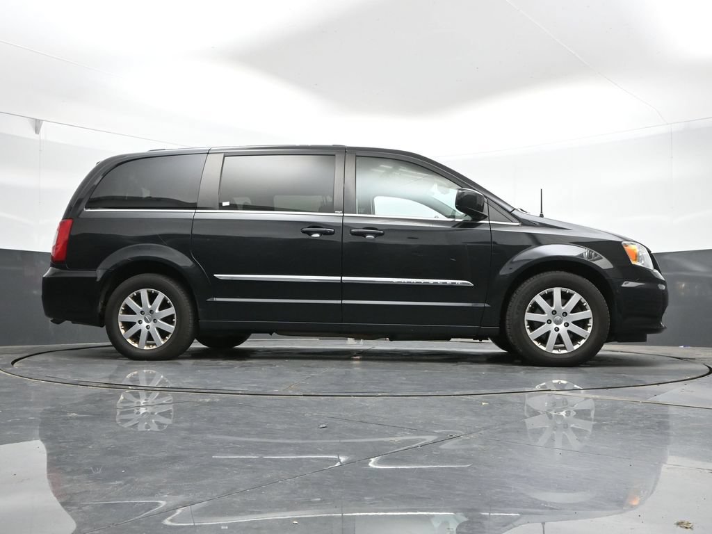 Used 2014 Chrysler Town & Country Touring FWD image 41