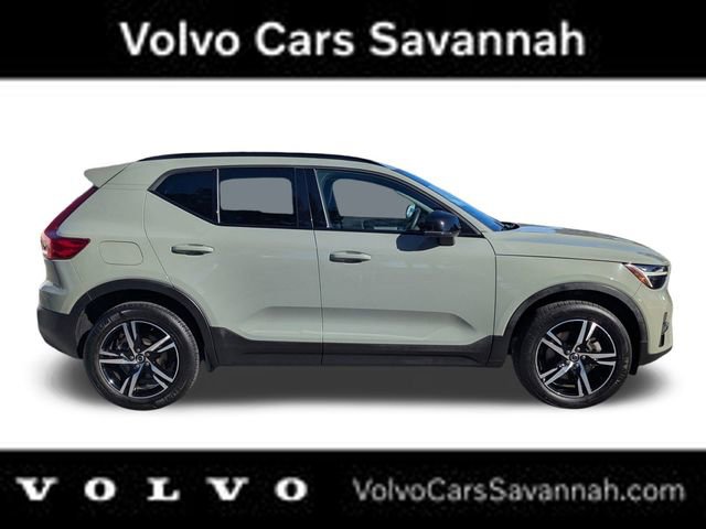 Certified 2024 Volvo XC40 B5 Core image 3