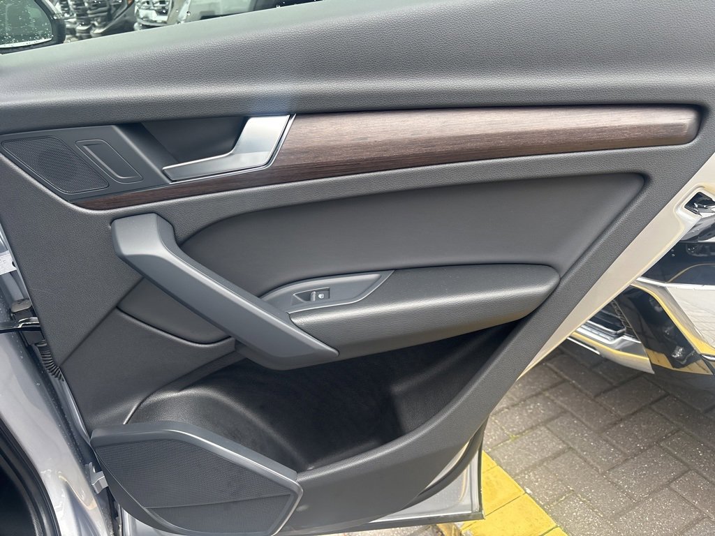 Used 2024 Audi Q5 2.0T Premium image 27