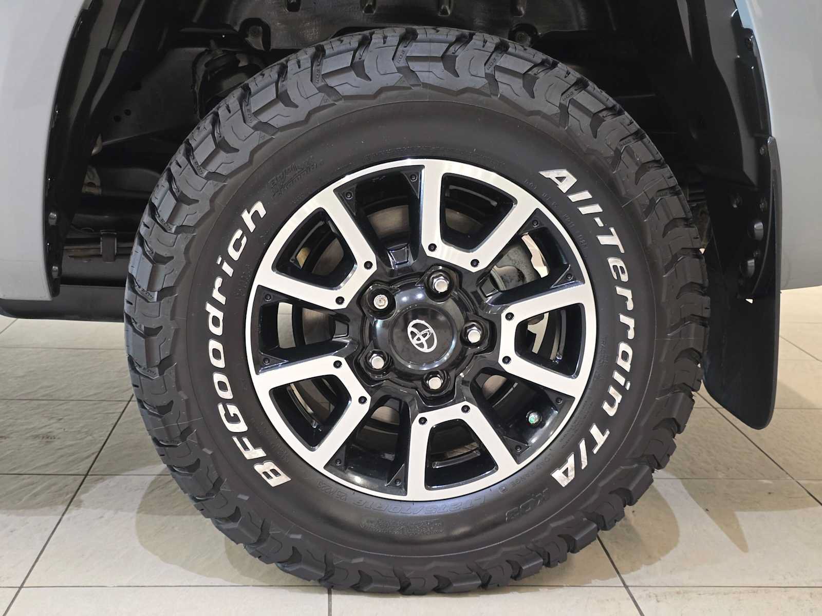 Used 2019 Toyota Tundra Limited w/ Limited Premium Package AWD/4WD image 8