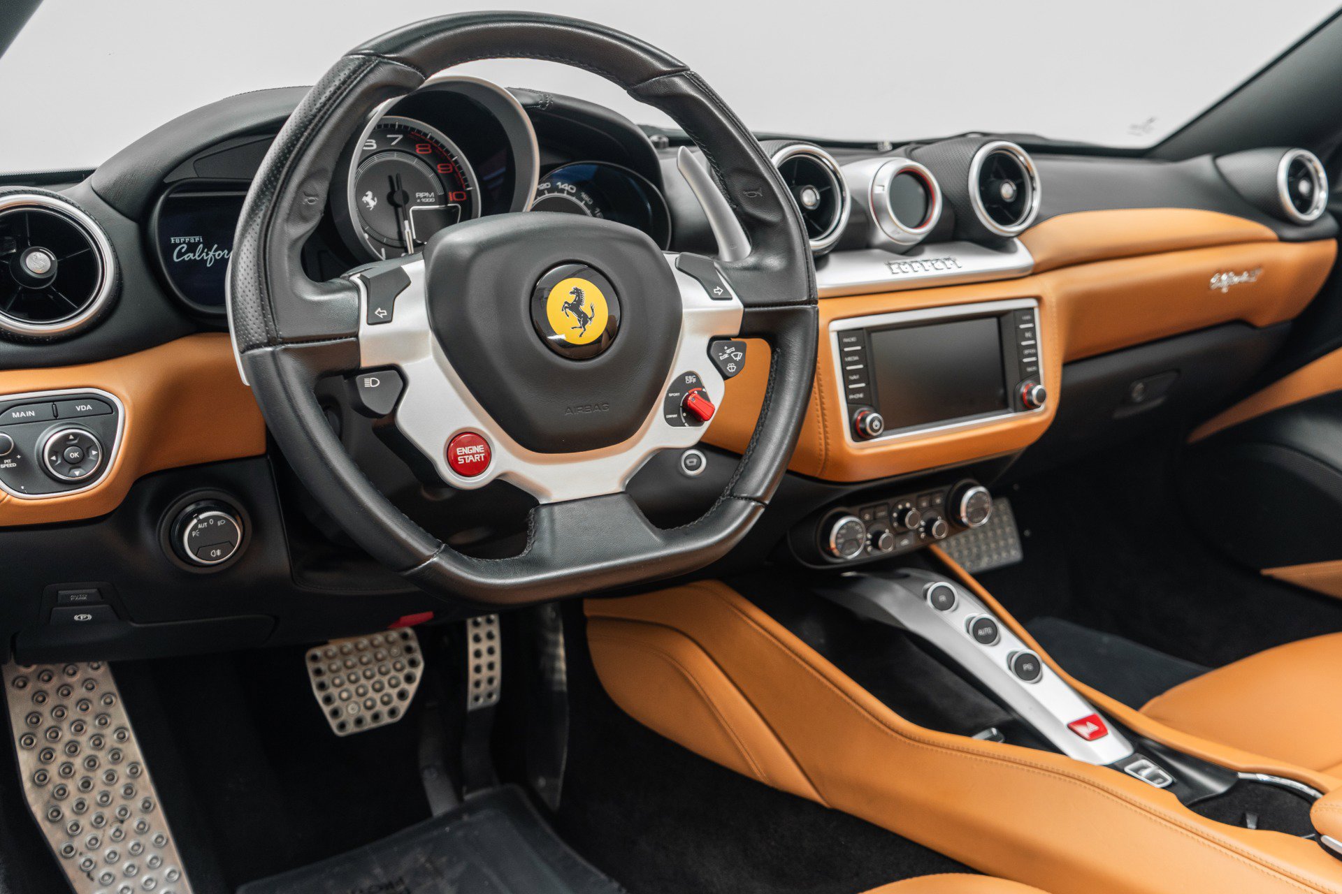 Used 2015 Ferrari California T RWD image 13