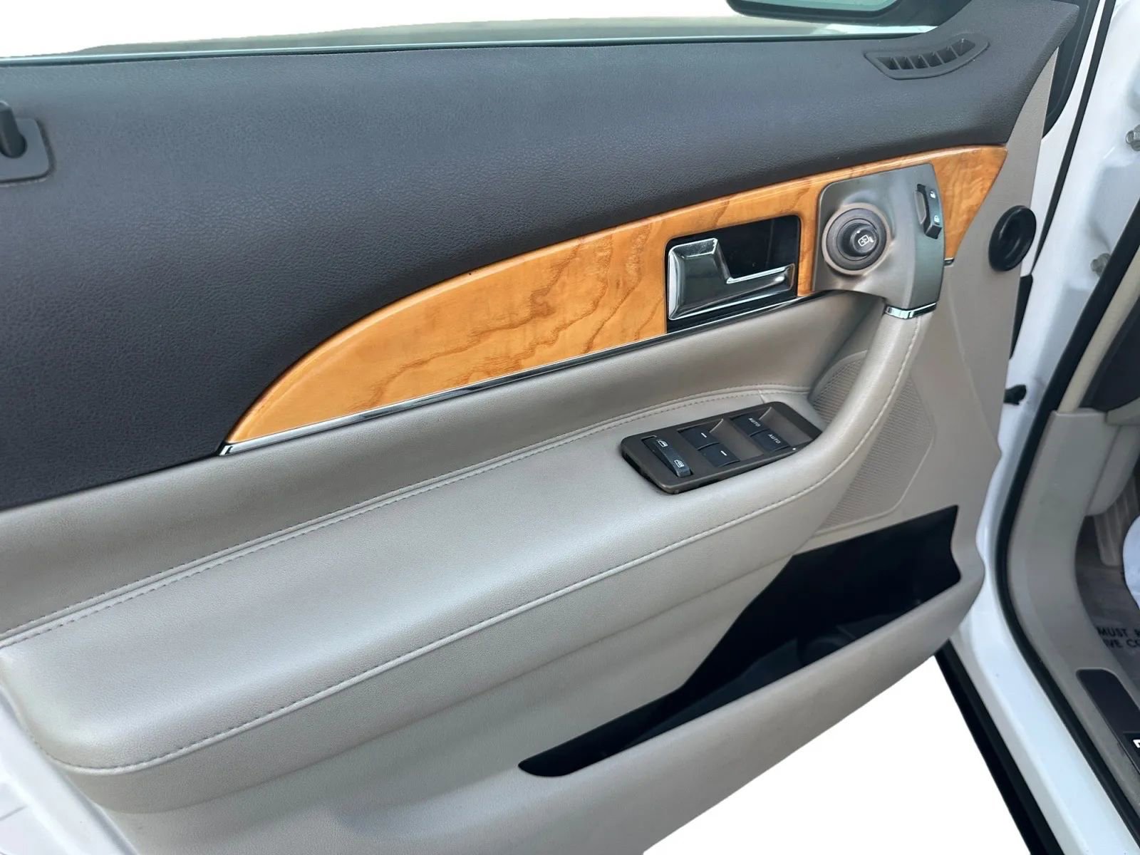 Used 2015 Lincoln MKX FWD w/ Equipment Group 102A image 10