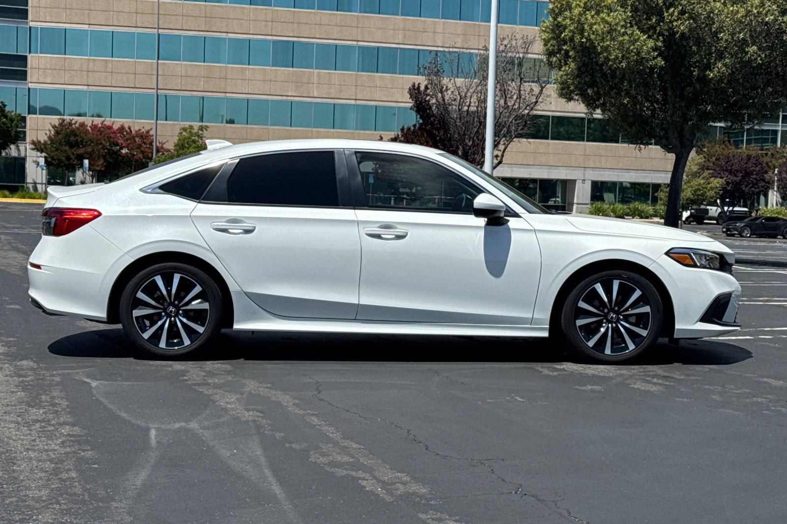 Used 2023 Honda Civic EX image 3