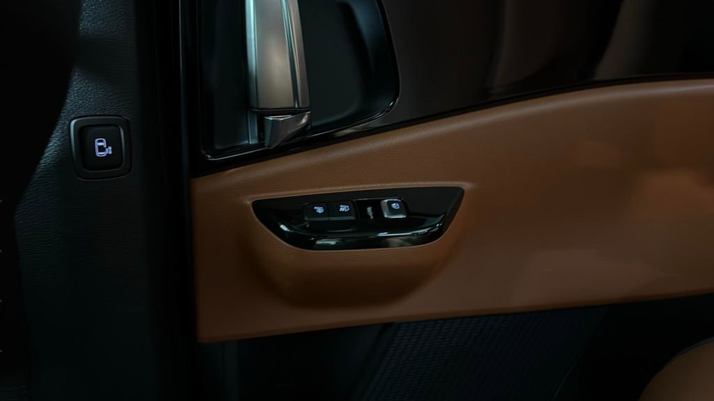 Used 2024 Kia Carnival SX Prestige image 31