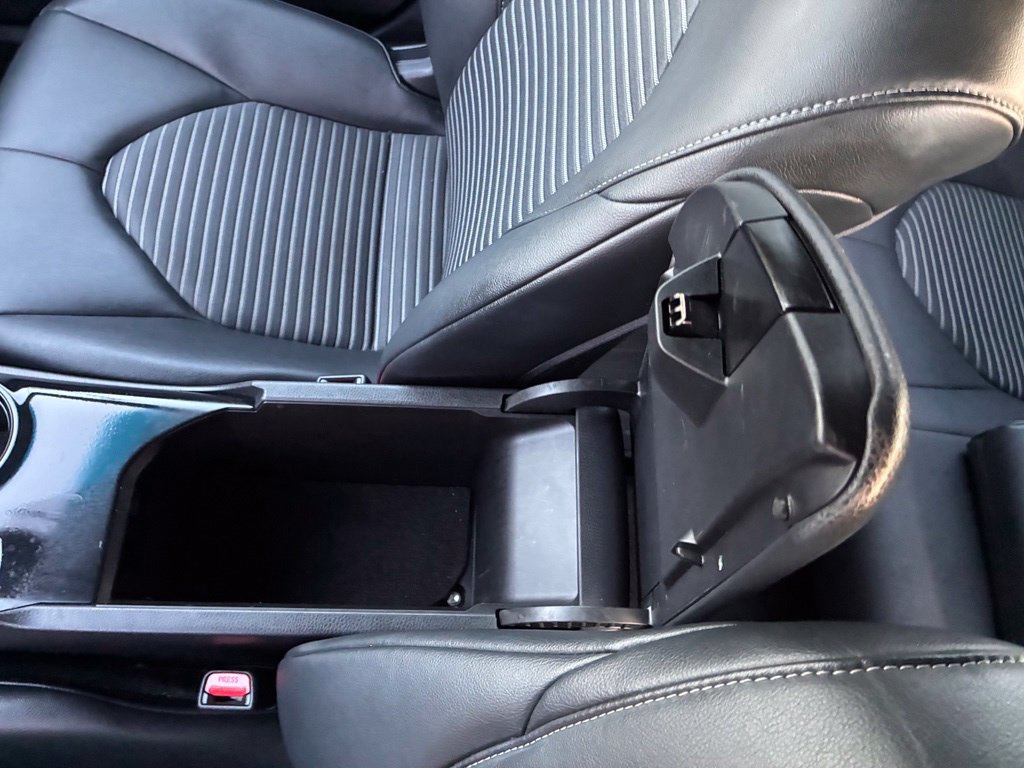 Used 2019 Toyota Camry SE FWD image 39
