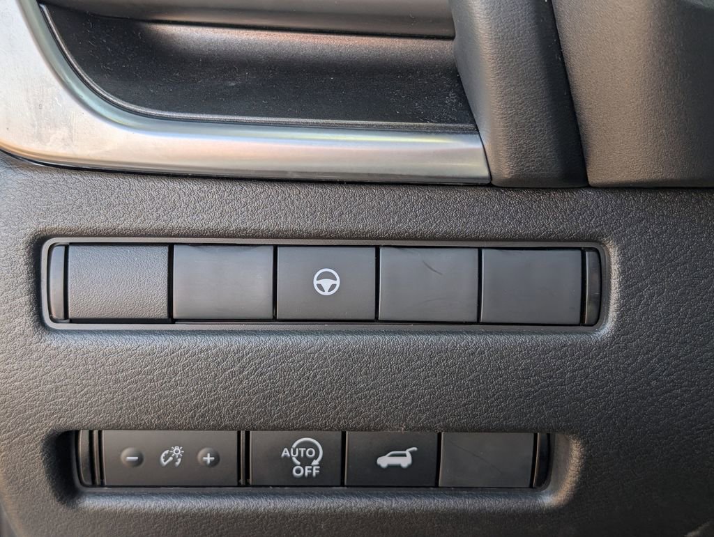Used 2025 Nissan Rogue SV AWD/4WD image 32
