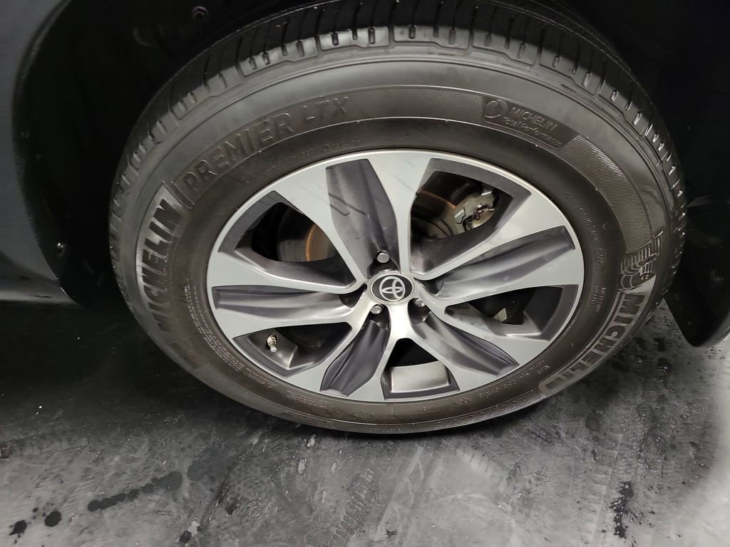 Used 2022 Toyota Highlander XLE image 10