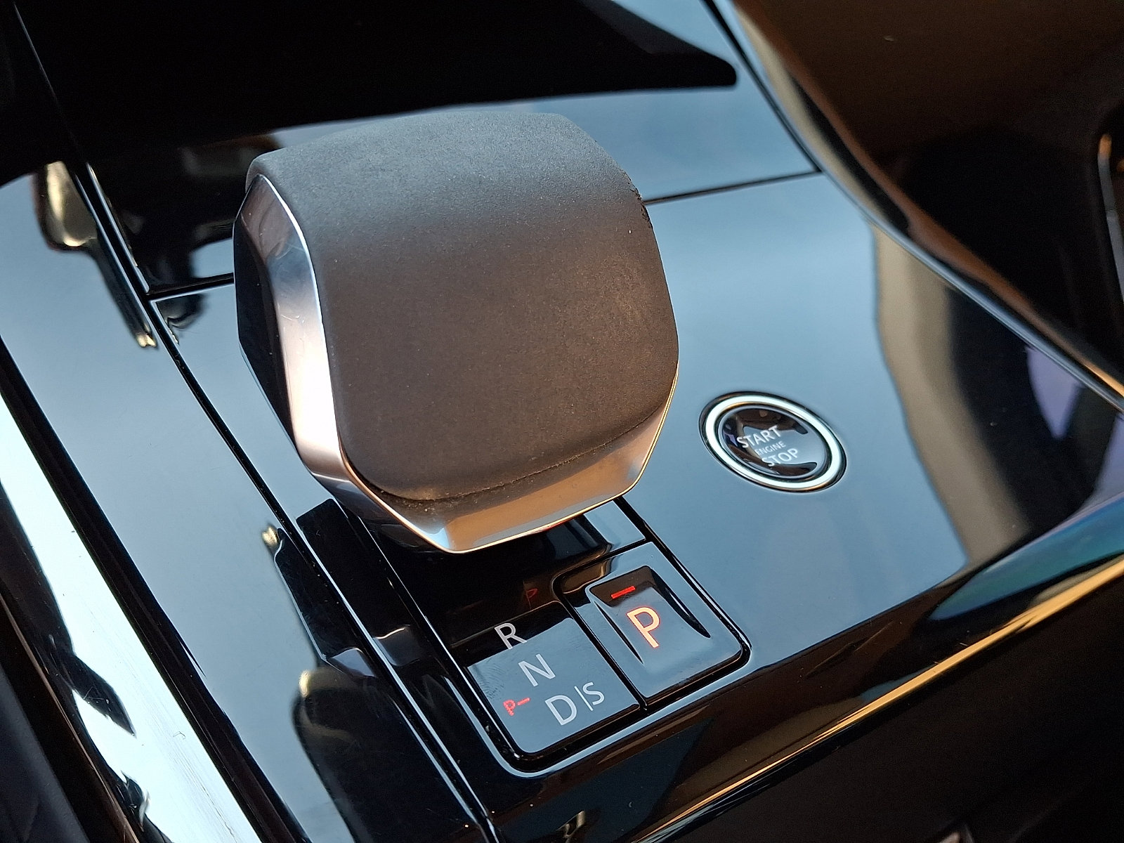 Used 2024 Land Rover Range Rover Sport SE image 15