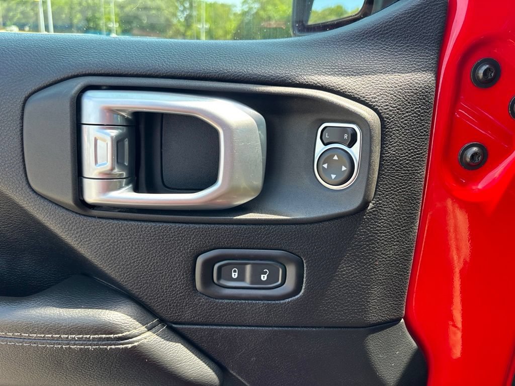 Used 2020 Jeep Gladiator Overland AWD/4WD image 17