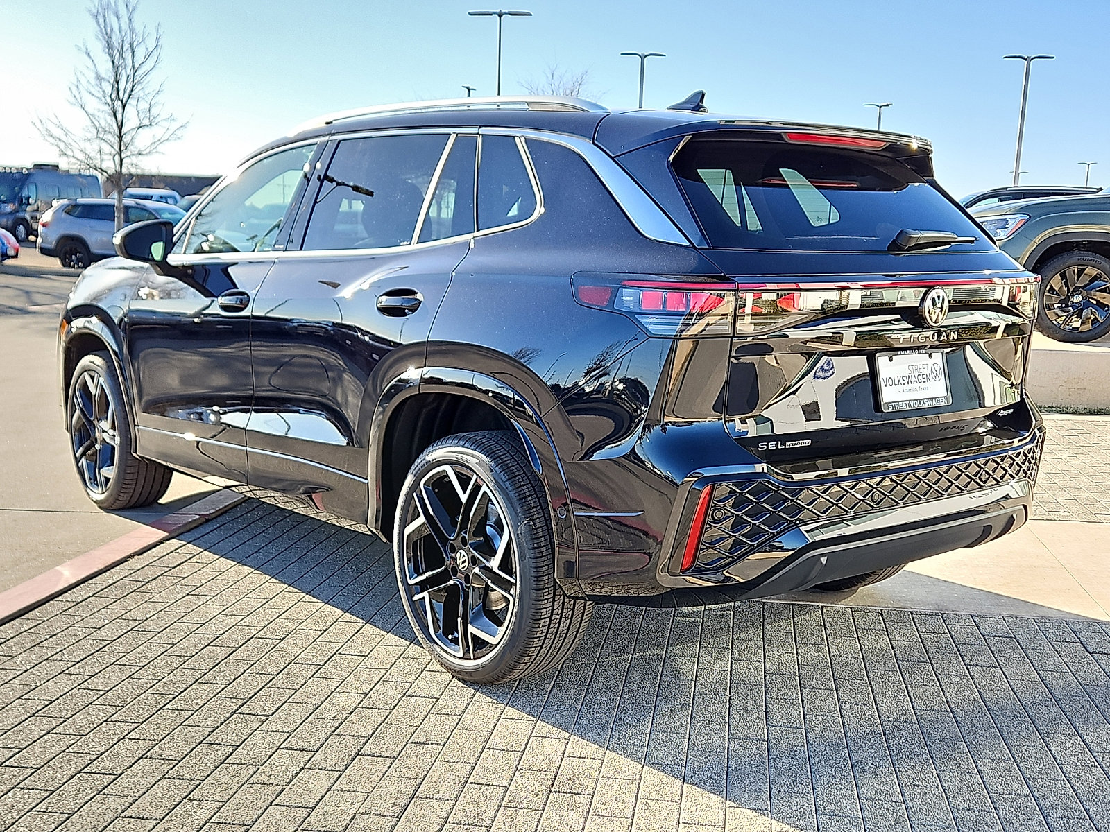 New 2026 Volkswagen Tiguan SEL R-Line image 2